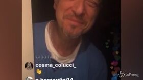 Sanremo 2020: Fiorello sveglia Amadeus e lui gli apre in pigiama