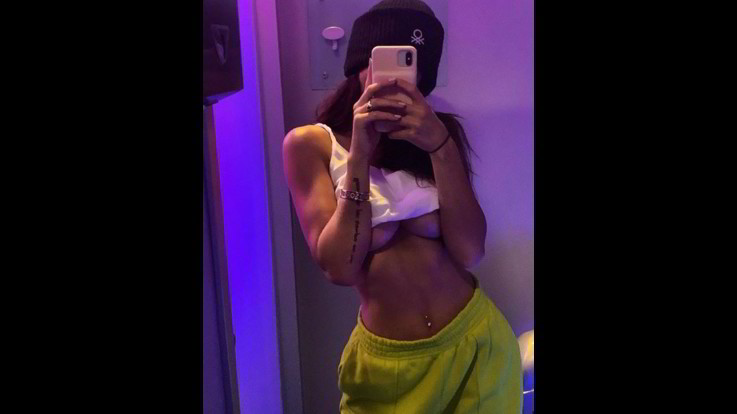 Cecilia Rodriguez si alza la maglietta: sexy Lolita sui social