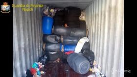 Napoli, sequestrate 3 tonnellate di rifiuti speciali pericolosi: due denunce