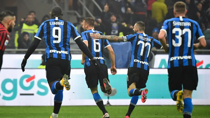 Serie A, l'Inter batte il Milan 4-2 e aggancia la Juve in vetta