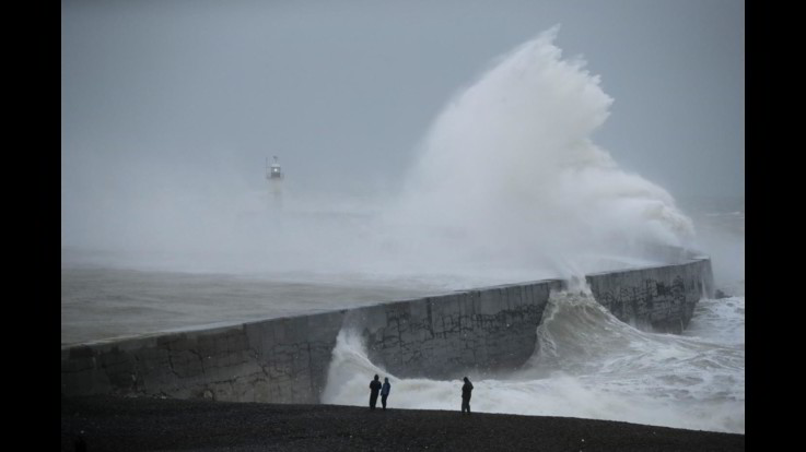 Ciara si sposta dalla Gran Bretagna alla Germania: blackout e trasporti bloccati. La coda della tempesta in arrivo sull'Italia