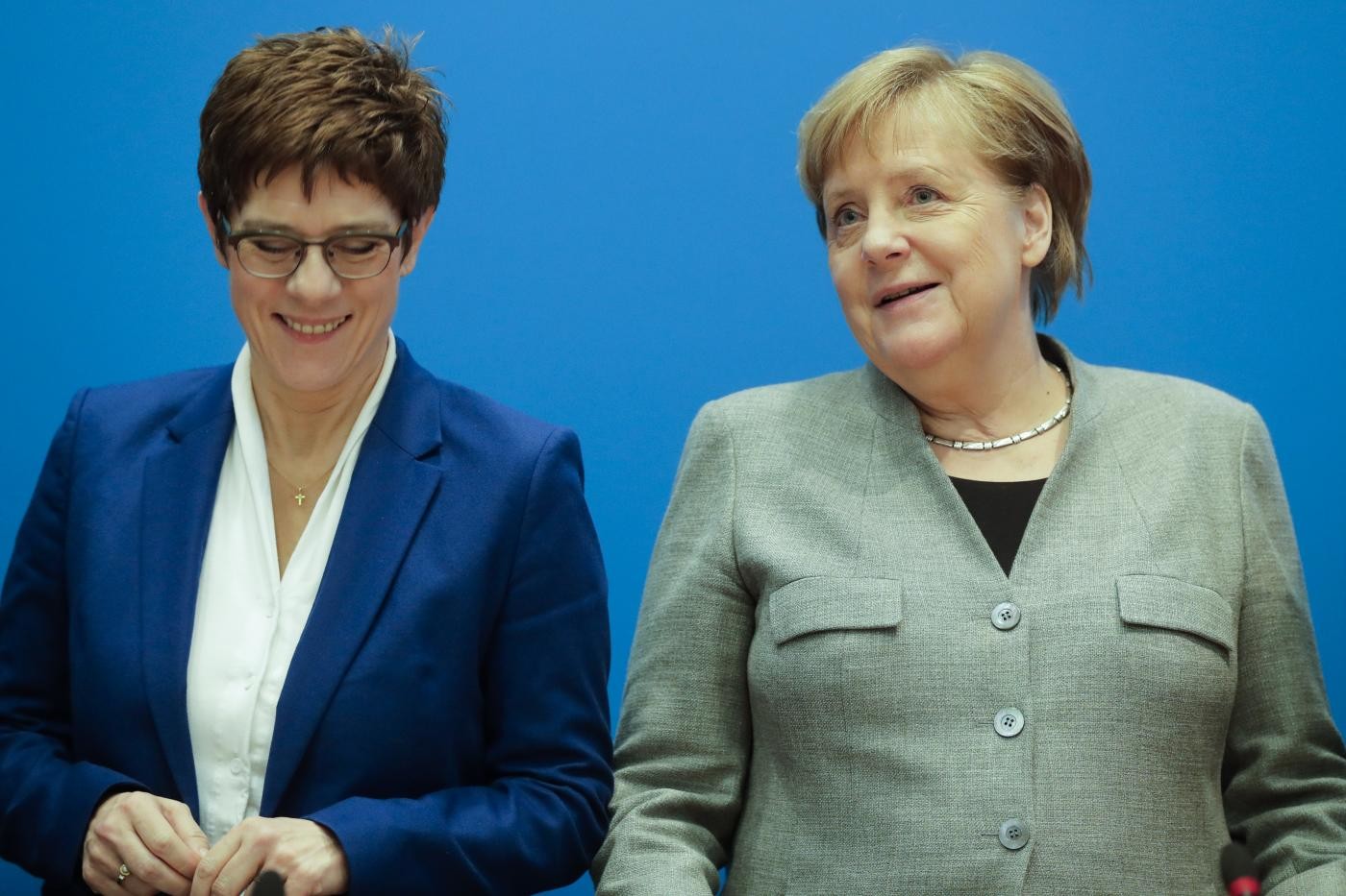 Germania, l’erede di Angela Merkel non si candida alle elezioni e lascia la guida della Cdu