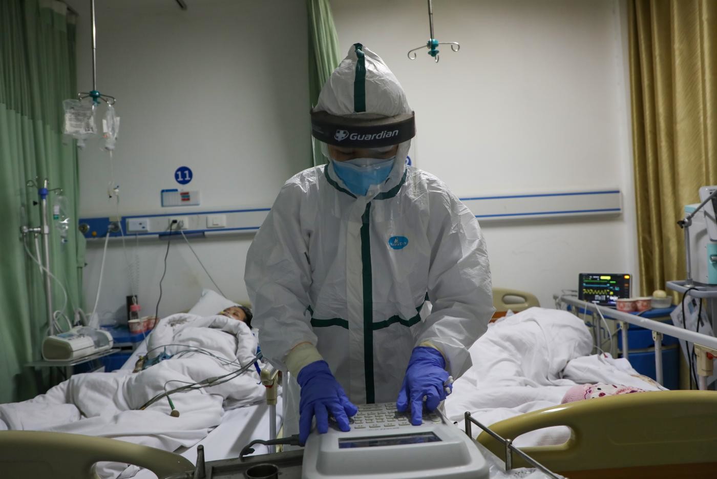 Coronavirus, oltre mille morti in Cina: rischio paralisi mondiale