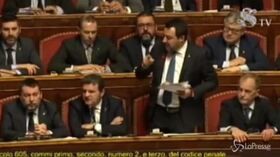 Gregoretti, Salvini: “Mi dispiace per i miei figli”. I dem lo interrompono e si indigna
