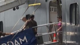 Coronavirus, sbarcano in Cambogia i passeggeri della MS Westerdam