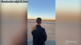 Pratica di Mare, il ministro degli Esteri Di Maio accoglie il volo che ha riportato in Italia Niccolò