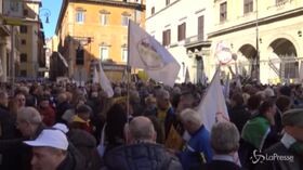 M5s in piazza a Roma, i militanti: “Vi togliamo il vizio dei vitalizi”