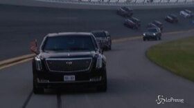 500 miglia Daytona, Trump sfila in pista con la limousine