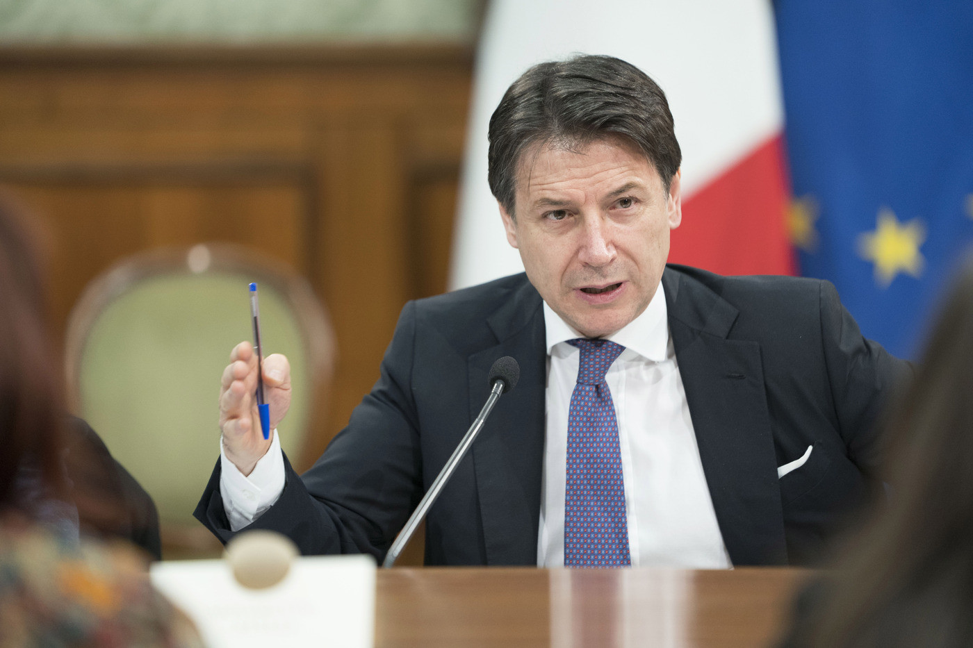 Sindacati a Conte: “Ora incontro su crisi”. Catalfo: “Vicina intesa su salario minimo”