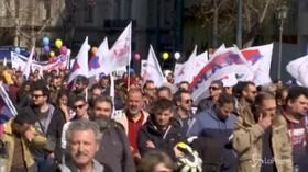 Grecia: in migliaia protestano ad Atene contro riforma pensioni