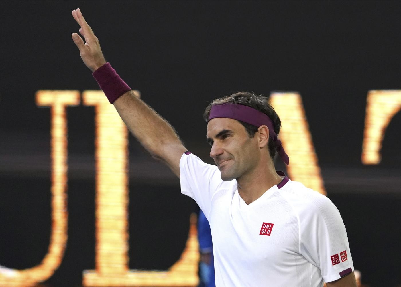 Roger Federer operato al ginocchio: tornerà per Wimbledon