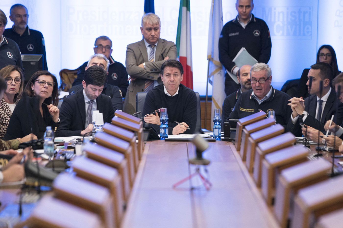 Conte: “No paura coronavirus, insieme ce la faremo”. Scontro con Salvini