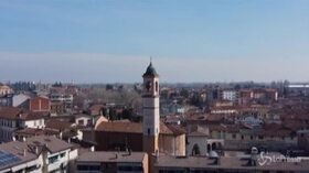 Coronavirus: drone sopra Casalpusterlengo, strade deserte e posti di blocco