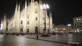 Milano, la prima serata con il coprifuoco: strade deserte. Cinema, teatri e locali chiusi