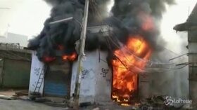 India, scontri tra induisti e musulmani: almeno 20 morti