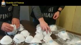Truffa online delle mascherine anticoronavirus, denunciati 22 imprenditori a Torino