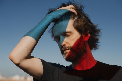 Esce “DENTE”, il nuovo album dell’omonimo cantautore emiliano