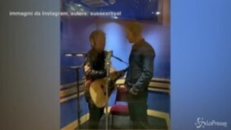 Duetto musicale tra Bon Jovi e Harry, i video diventano subito virali
