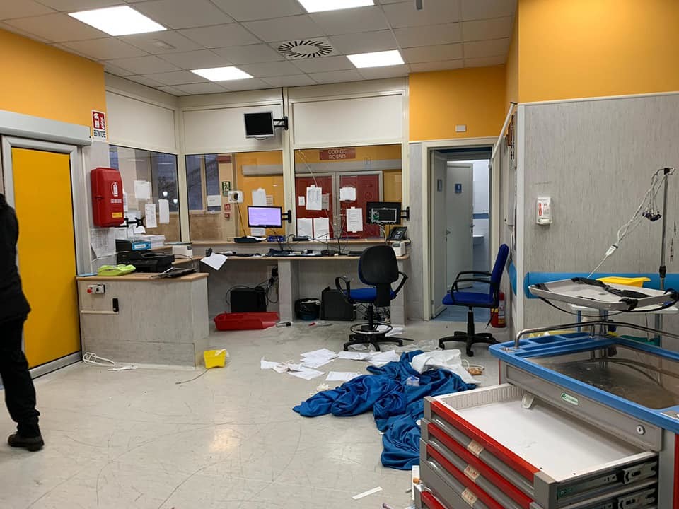 Tenta di rapinare un carabiniere, 15enne ucciso a Napoli