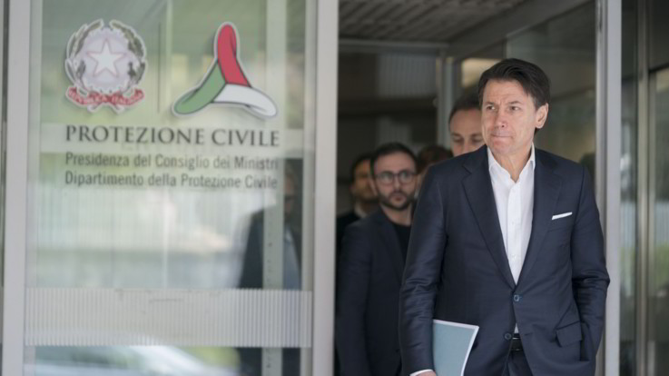 Coronavirus, Conte firma nuovo decreto