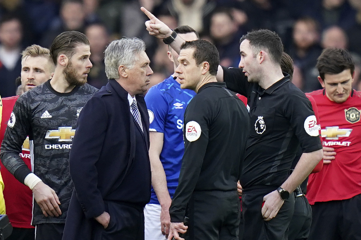 Premier: Everton, pari e polemiche con lo United. Ancelotti espulso, Mourinho ko