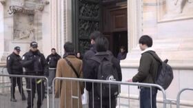 Milano, riapre il Duomo: i primi visitatori 4 turisti giapponesi