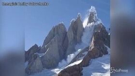 Patagonia, parete di ghiaccio si stacca dal Cerro Torre