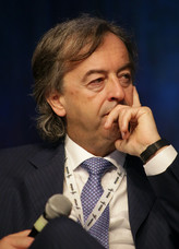 Coronavirus, il virologo Burioni: Stadi e scuole chiusi, va bloccato 80% casi infetti