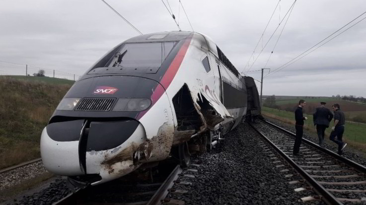 Francia, deraglia motrice Tgv in Alsazia: 21 feriti, grave il macchinista