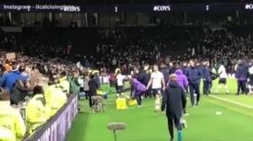 Tottenham, la furia di Dier: si lancia contro un tifoso in tribuna