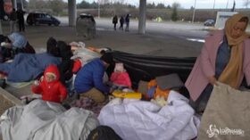 Dramma migranti in Turchia: famiglie con bambini al gelo senza cibo
