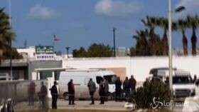 Tunisia: kamikaze davanti all’ambasciata Usa