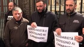 15enne ucciso, il papà al flash mob per i carabinieri: Mio figlio ha sbagliato e ha pagato caro