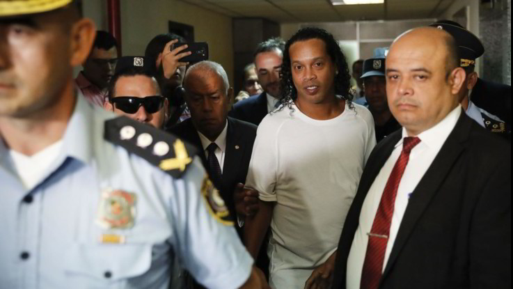 Ronaldinho arrestato di nuovo in Paraguay per passaporti falsi