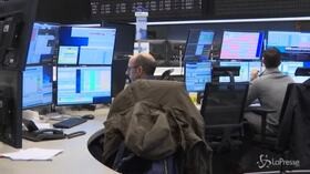 Il coronavirus affossa le borse, in Cina deficit commerciale di 7 miliardi