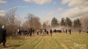 Tensione al confine turco-greco: migranti cercano di attraversare la frontiera
