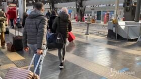 Coronavirus, la gente in stazione Centrale per lasciare Milano: “Panico totale”