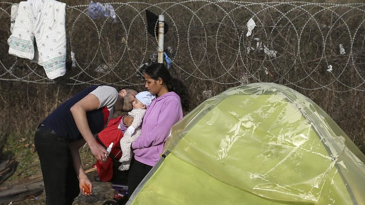 Migranti, Erdogan alla Grecia: Aprite i confini e fateli passare in Ue