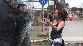 Carcerati in rivolta a Rebibbia, i familiari bloccano la via Tiburtina