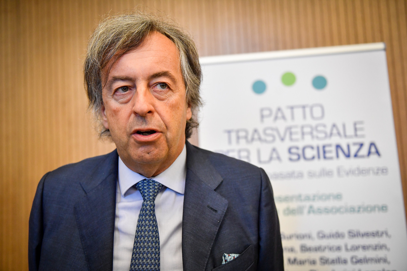 Vaccini, Burioni: “Mai mi farei iniettare siero non approvato”