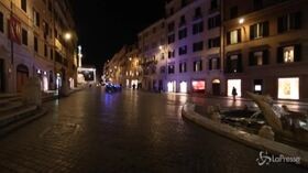 Coronavirus, il centro di Roma deserto dopo le misure del governo