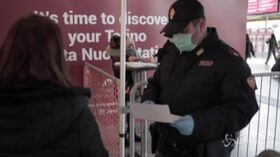 Coronavirus, controlli serrati alla stazione di Torino Porta Nuova