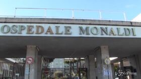 Napoli, farmaco per artrite contro coronavirus, medici: Fa stare meglio pazienti con polmonite