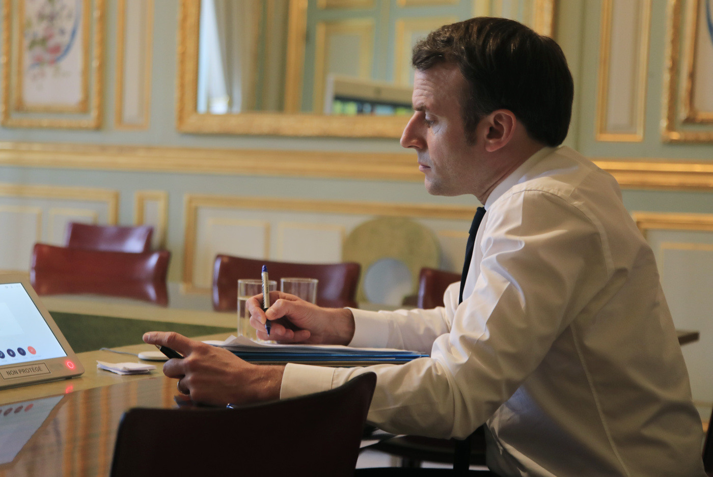 Francia, Macron annuncia la chiusura di scuole e università