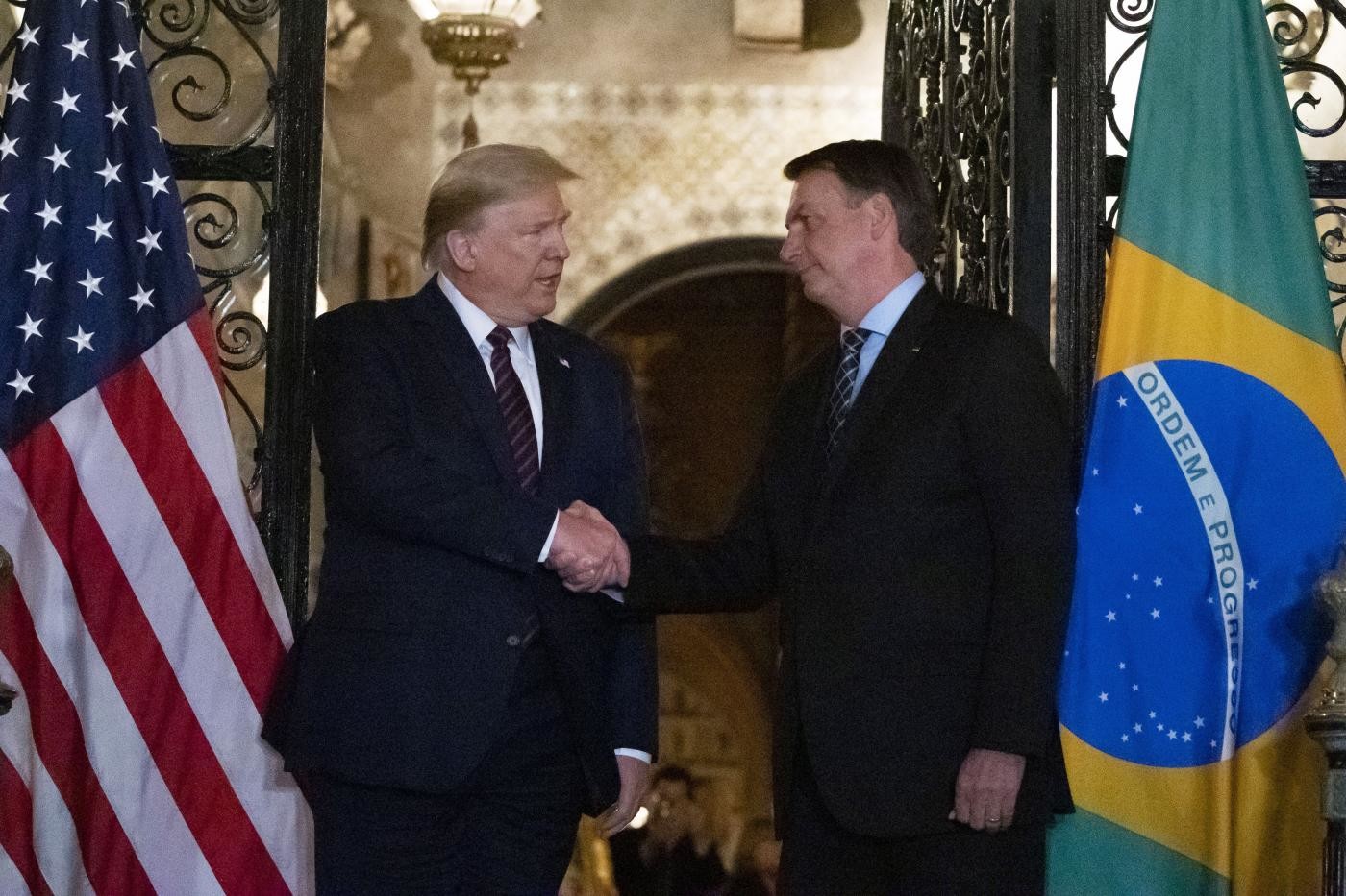 Bolsonaro positivo al Coronavirus. Il presidente brasiliano ha incontrato di recente Trump