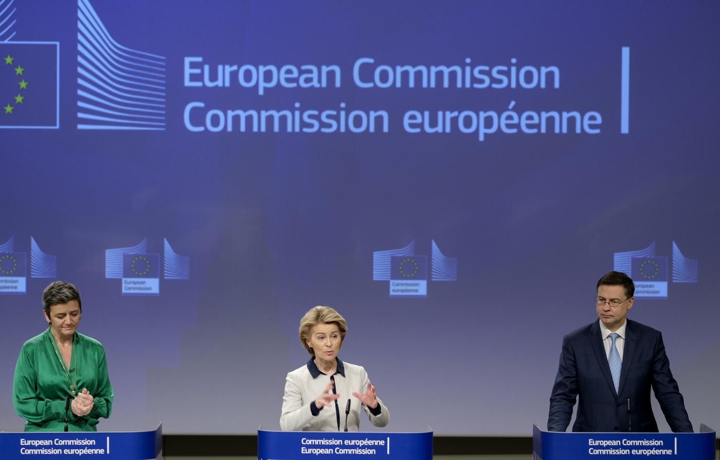 La Commissione Ue tende la mano all’Italia: Ogni mezzo per aiutarvi, spese fuori deficit