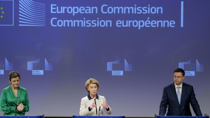 La Commissione Ue tende la mano all'Italia: Ogni mezzo per aiutarvi, spese fuori deficit