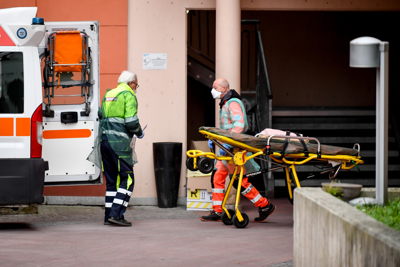 Bergamo, morto un operatore del 118 di 47 anni