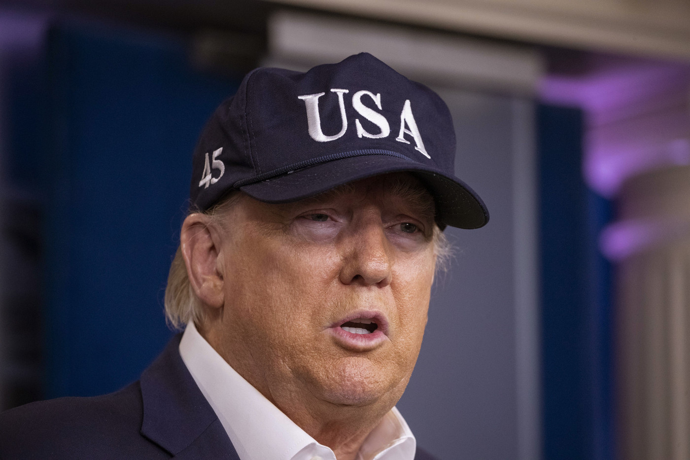 Coronavirus, Trump si sottopone al test ed estende divieto di viaggi a Gran Bretagna e Irlanda