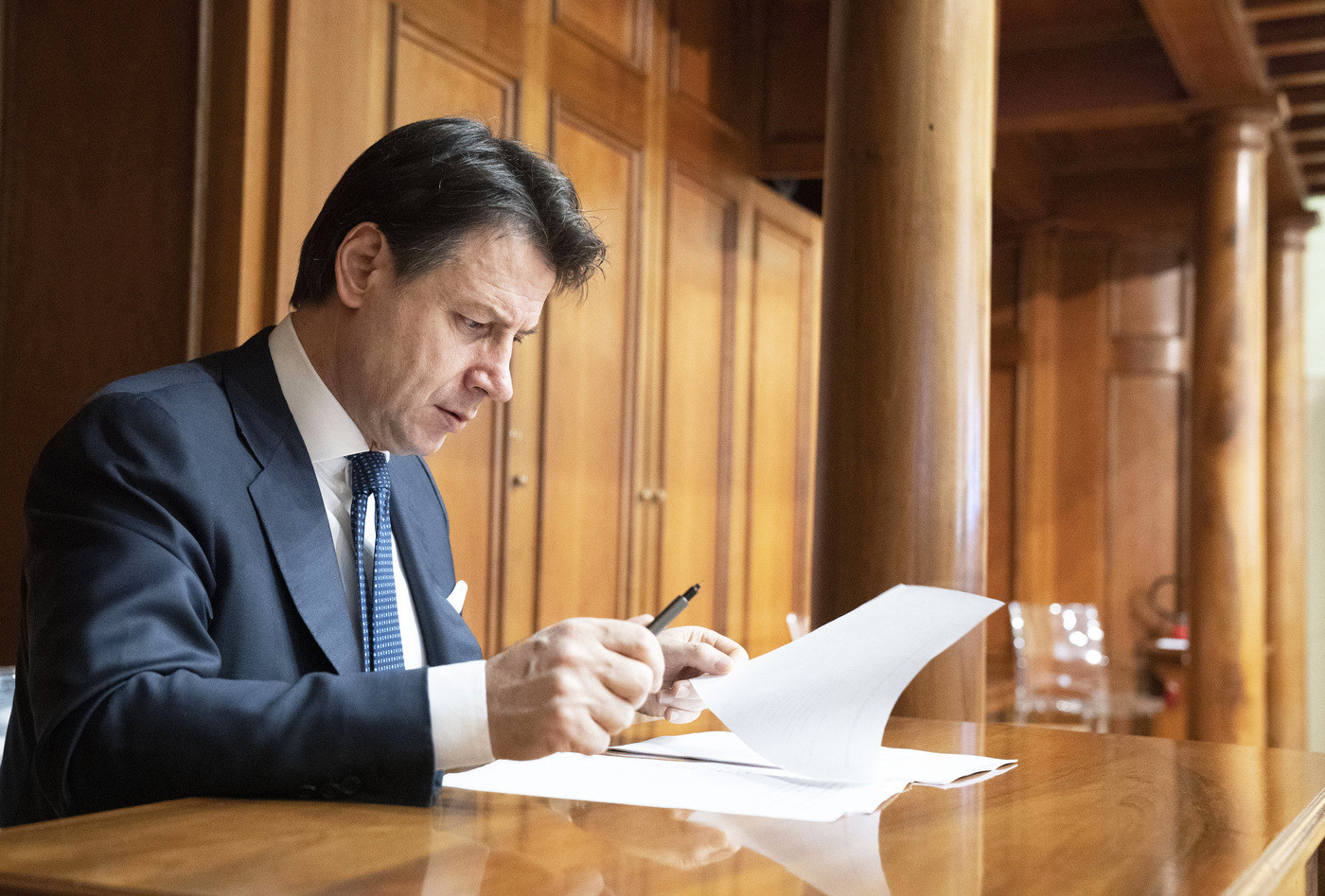 Coronavirus, Conte: “Massima attenzione alla situazione della Lombardia, impegnati a trovare mascherine”